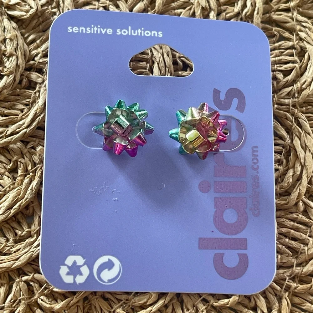 NWT set of 3 Claire’s girls holiday winter earrings
